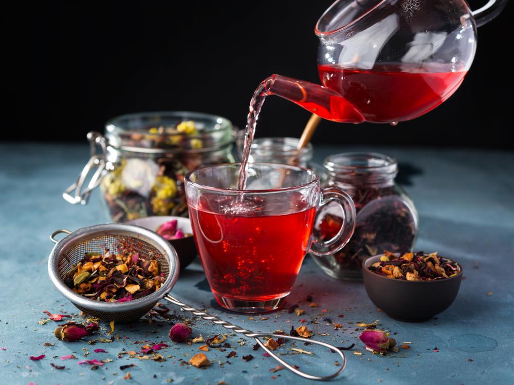 Ceaiul de măceșe, recomandat pentru beneficiile sale naturiste. De ce trebuie să ținem neapărat cont atunci când îl consumăm
