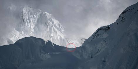 Creatura rară care a apărut pe Everest. Fotograful a capturat momentul care a făcut înconjurul lumii: „Fantoma de pe Himalaya”