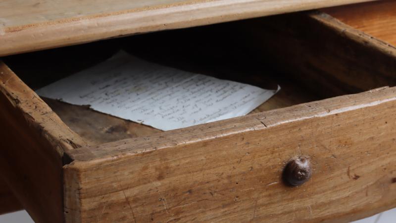 O femeie a găsit o scrisoare, veche de 85 de ani, scrisă de bunicul ei. Cui îi era destinată și ce a aflat