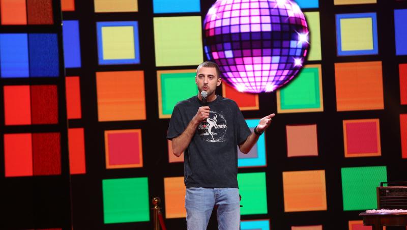 În episodul 9 al sezonul 2 Stand-Up Revolution din 25 noiembrie 2022, Alex Dobrescu a fost prezent pe scena show-ului. Acesta a fost primit cu aplauze de către public și juriu.