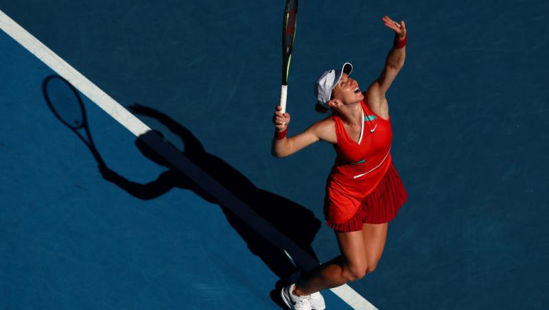 Simona Halep a reluat antrenamentele de tenis, deși este suspendată. Imaginile în care a fost surprinsă cu racheta în mână