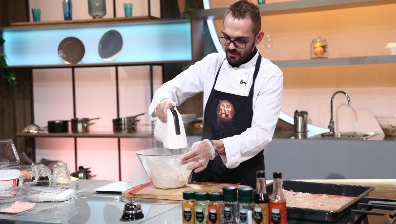 Cine e Adrian Stroe, finalist la Chefi la cuțite 2022. Chef Cătălin Scărlătescu l-a susținut: „Are un parcurs constant superb!”