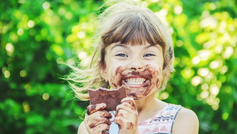Motive să zâmbim în 2023. Potrivit unui studiu, putem să consumăm mai multă ciocolată pentru sănătatea dinților