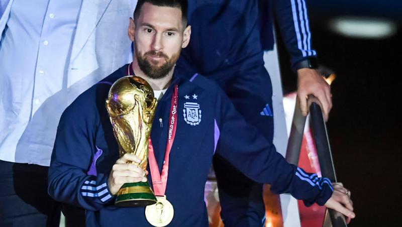 Cine este, de fapt, femeia care l-a îmbrățișat pe Messi după ce a făcut istorie la Cupa Mondială. S-a crezut că ar fi fost mama sa