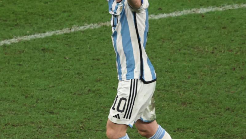 Cine este, de fapt, femeia care l-a îmbrățișat pe Messi după ce a făcut istorie la Cupa Mondială. S-a crezut că ar fi fost mama sa