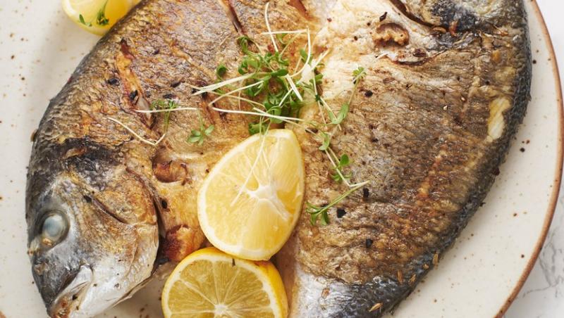 De ce e bine să mănânci pește de Revelion 2023. Ce nu trebuie să lipsească de pe masa de sărbătoare și ce aliment este interzis