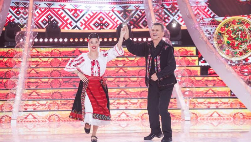 Revelionul cel neBUN 2023. Liviu Vârciu și Andrei Ștefănescu au fost uimiți de dansul făcut de Nea Marin și Larisa, fiica lui
