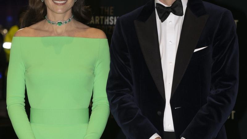 Kate Middleton, îmbrăcată cu o ținută verde, alături de soțul ei, prințul William