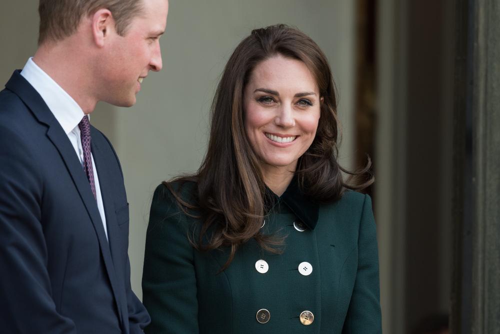 Kate Middleton, îmbrăcată cu o ținută verde închis