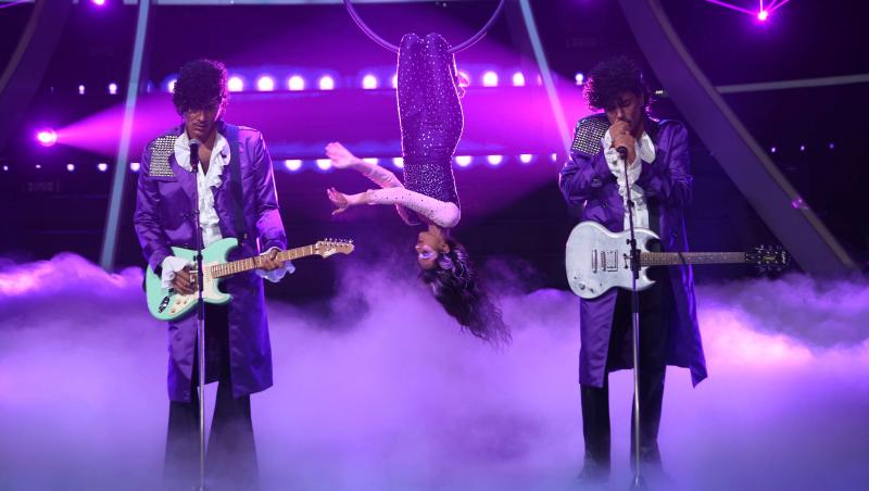 Connect-R și Shift sau transformat în Prince și au cântat „Purple Rain”