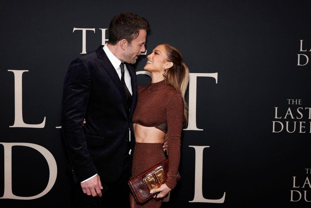 jennifer-lopez-ben-affleck-se-privesc