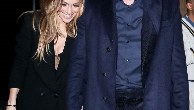 Jennifer Lopez și Ben Affleck au fost surprinși la o cină romantică, după ce s-a speculat că relația lor a început „să se răcească”.