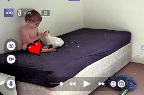 O mamă a montat camere de supraveghere în dormitorul copilului, dar când a privit imaginile a descoperit ce lucru bizar făcea