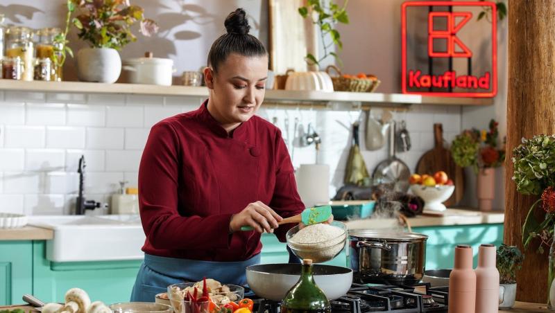 Duminică, 27 februarie, de la ora 13:30, Hello Chef revine la Antena 1 cu un nou sezon. De data aceasta, săptămânal, lui Chef Roxana Blenche i se vor alătura Carmen Brumă, autor programe de slăbit, dar şi o vedetă.