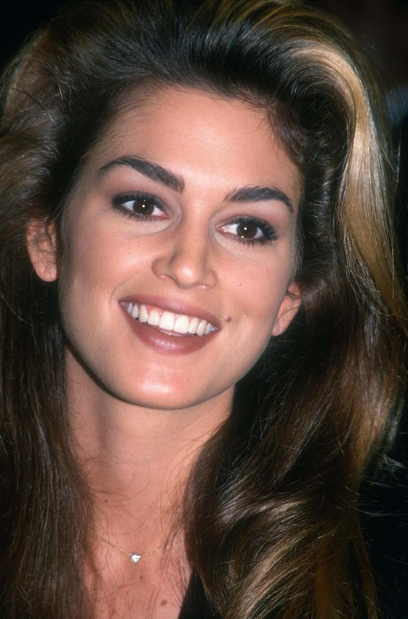 cindy-crawford-ținerețe-zâmbește