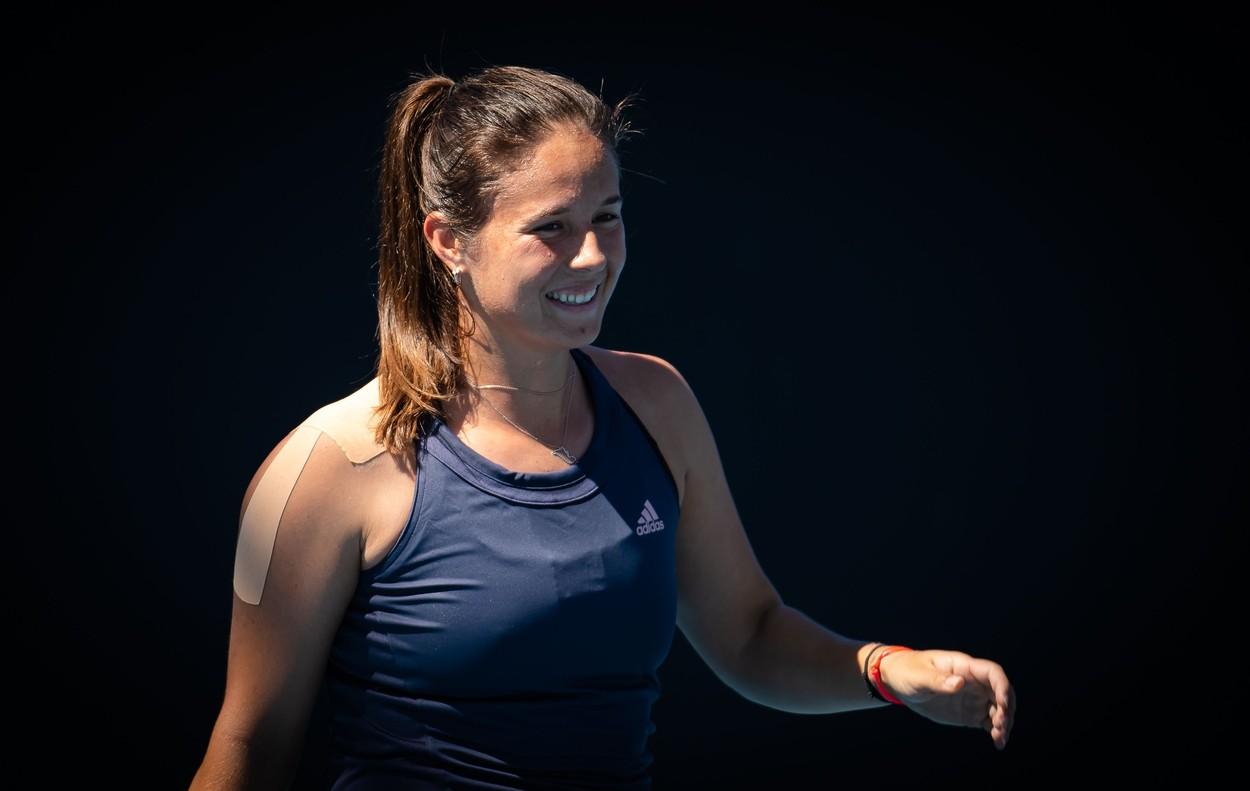 daria-kasatkina-pe-teren-zâmbește