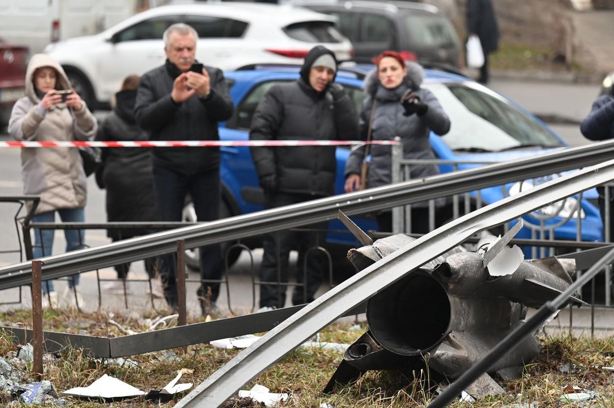 avion doborat la kiev la razboiul cu rusia si oameni pe langa