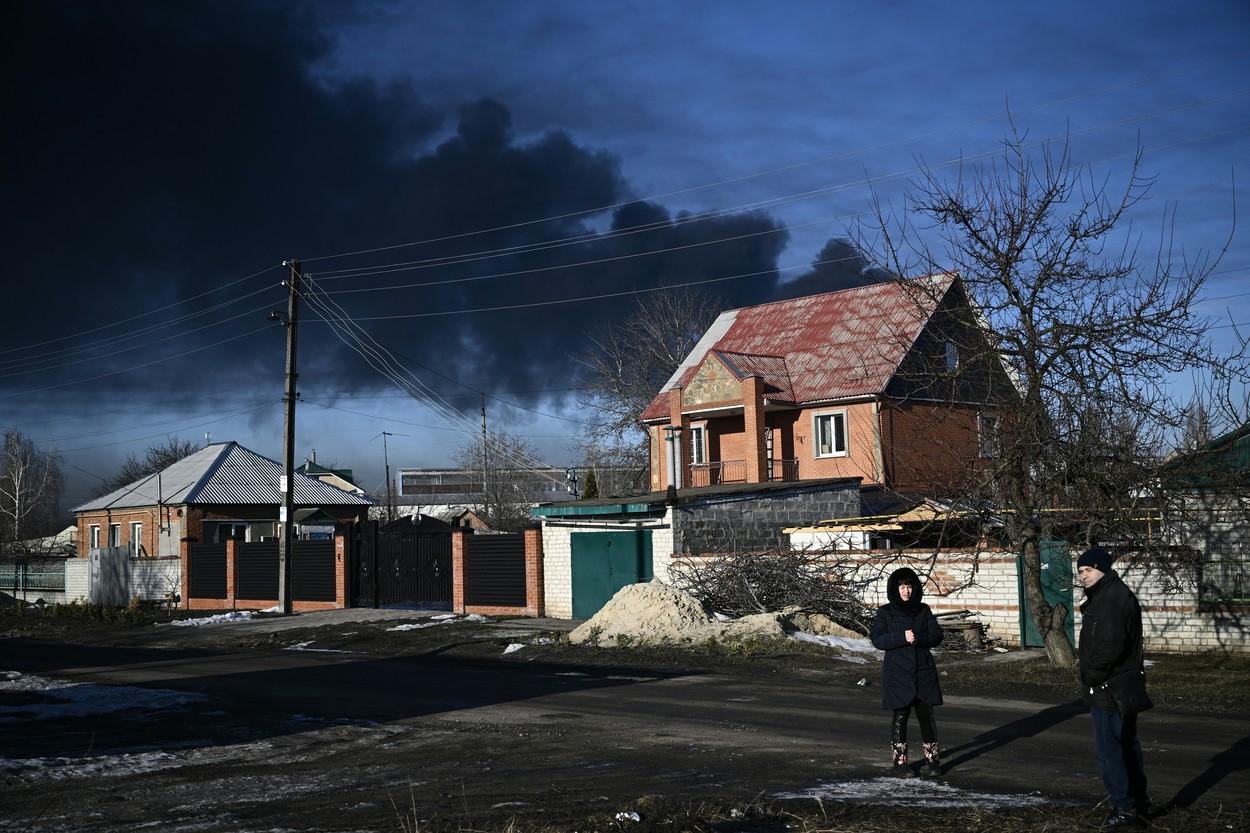 casa si fum in spatele ei de la o racheta trimisa de rusia in ucraina