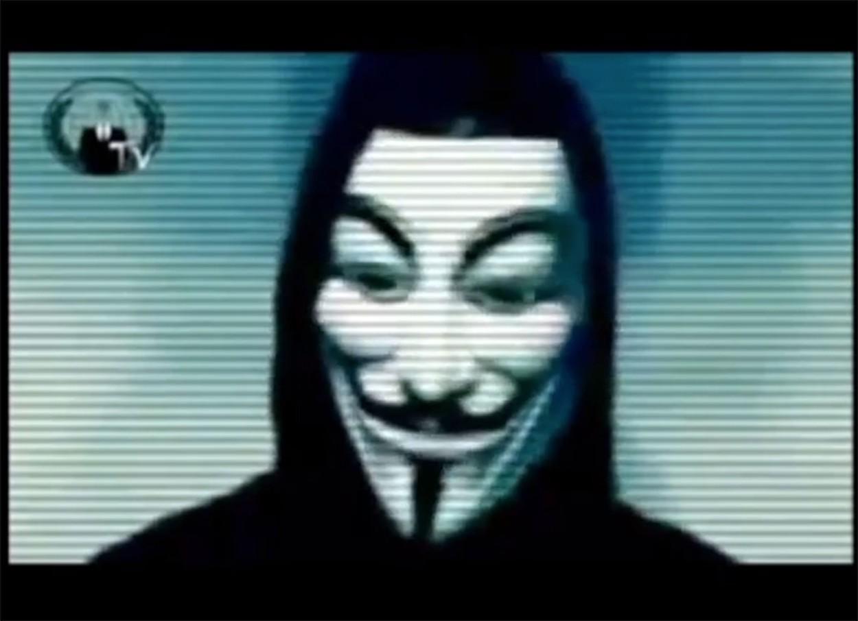 anonymous-mască-haină-neagră