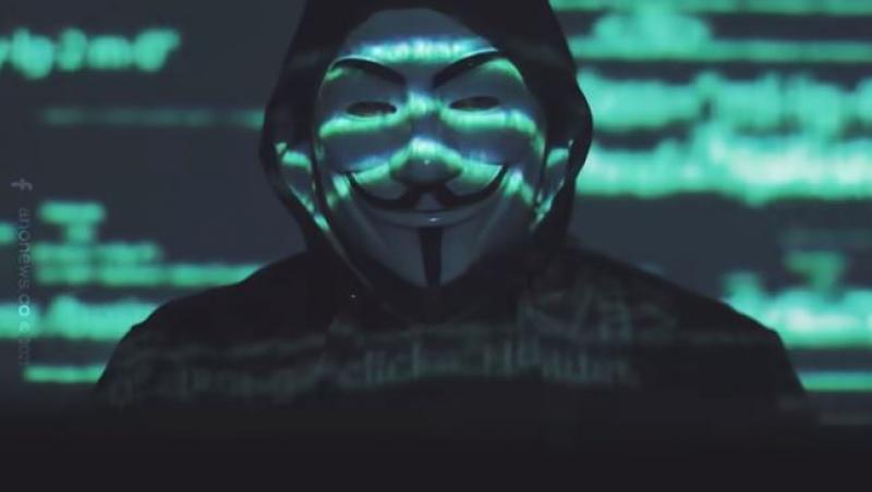un hacker din gruparea anonymous care transmite un mesaj
