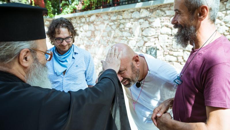Chefi fără limite, 28 februarie 2022. Florin Dumitrescu a fost binecuvântat de un preot din Lesbos. Momentul care a emoționat