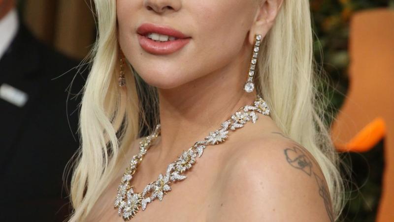 Lady Gaga, decolteul generos care a atras atenția tuturor fotografilor de pe covorul rosu. Ce detaliu au observat