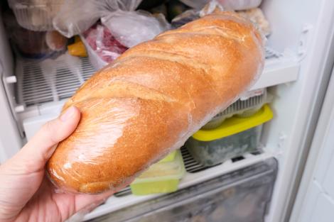 Ce se întâmplă dacă ții pâinea în frigider, de fapt! Efectul la care nu te-ai fi gândit niciodată