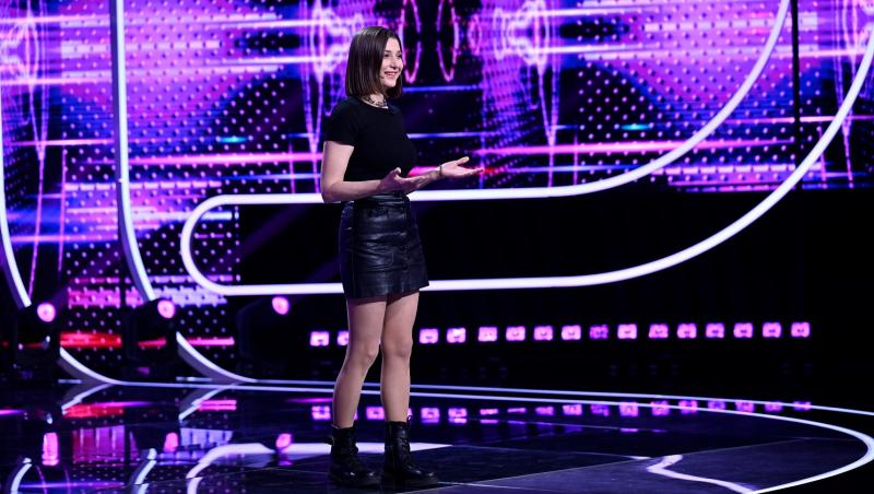 Claudia Amuzică, concurenta care a venit pe scena iUmor pentru „a dezbate sensul vieţii”, după cum chiar ea a declarat, a cucerit publicul și astfel a ocupat cel de-al treilea loc în finala sezonului 12.