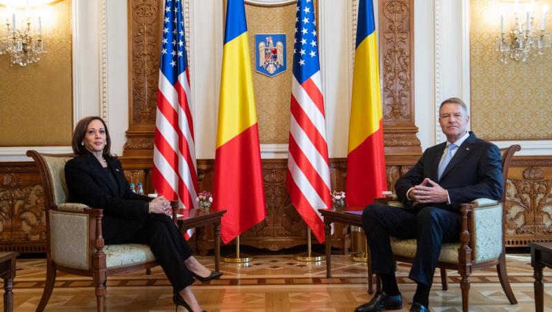 Breaking News! Vizită istorică a Kamalei Harris în România. Cum arată în partea de jos ținuta sobră a vicepreședintelui Americii