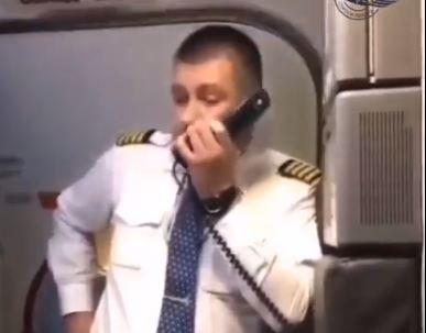 Ce le spune un pilot rus pasagerilor din avionul său. Imaginile video fac înconjurul internetului