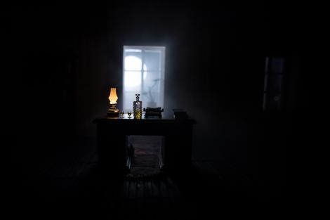 Doi soți au simțit că ceva paranormal se întâmplă noaptea în casă, așa că au montat camere de filmat. Ce au descoperit