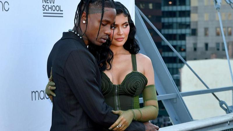 Kylie Jenner a decis să schimbe numele fiului ei nou-născut, după ce inițial a spus că îl va chema Wolf. Ce a dezvăluit