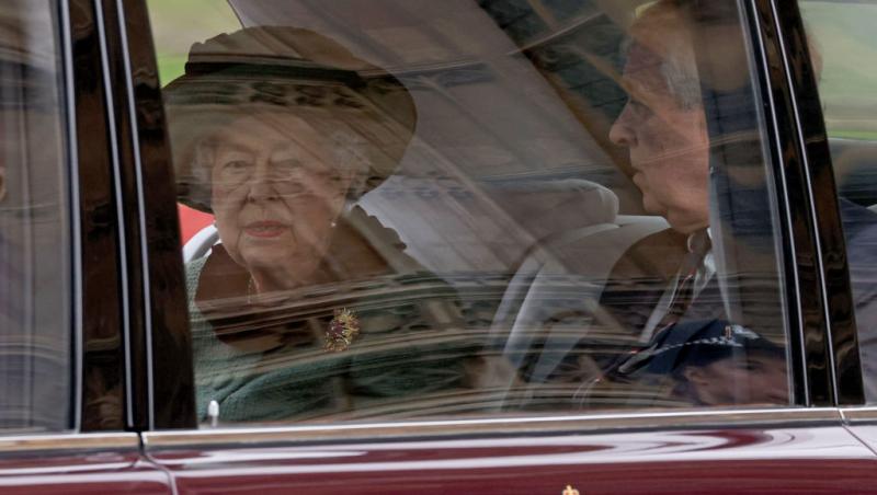 Gest controversat al Reginei Elisabeta. La brațul cui a apărut la slujba de pomenire a Prințului Philip
