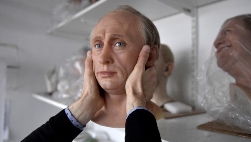 Statuia din ceară a lui Vladimir Putin a fost retrasă din muzeul Grévin, de la Paris. Vizitatorii o ciufuleau și o „atacau"
