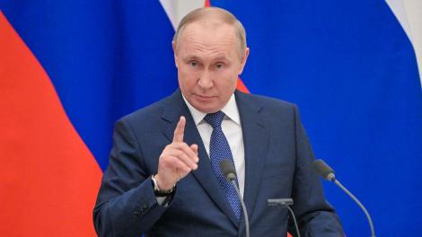 Motivul pentru care Vladimir Putin a apărut înconjurat de stewardesele companiei Aeroflot într-un nou discurs. Mesajul ascuns
