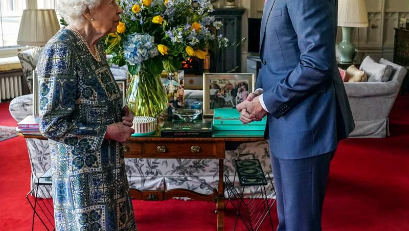 Regina Elisabeta a II-a, prima întâlnire cu un oficial după ce s-a vindecat de Covid-19. Cum arată acum Majestatea Sa