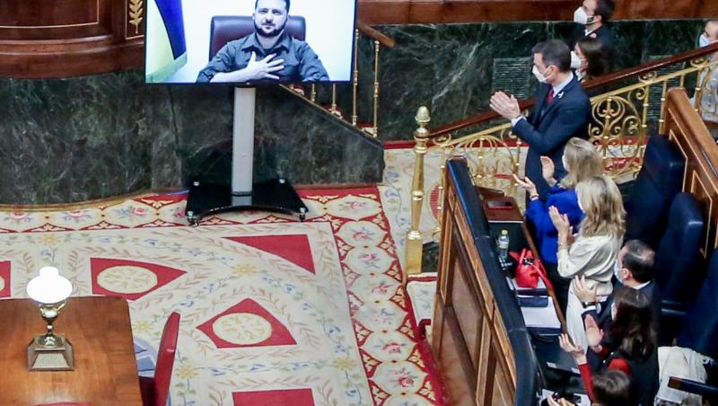 De ce Volodimir Zelenski poartă doar haine verzi de la începutul războiului. Ce semnificație are culoarea