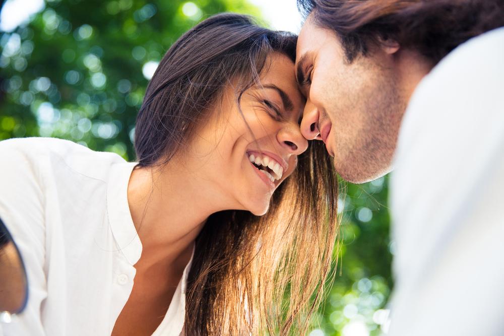 Cele mai romantice șase zodii, potrivit astrologilor. Astrele ne arată care zodii sunt visătoare și se îndrăgostesc pe loc