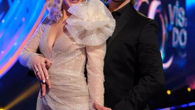 Dancing on Ice - Vis în doi, 2 aprilie 2022. Elwira Petre și Simona Pungă au făcut show total în ținutele incendiare