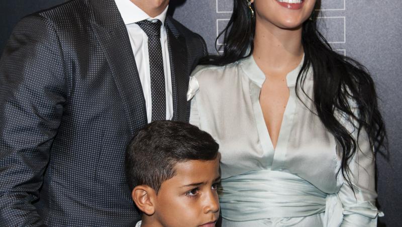 Cristiano Ronaldo, prima imagine cu fiica nou-născută. Cât de emoționantă este fotografia cu toată familia sa