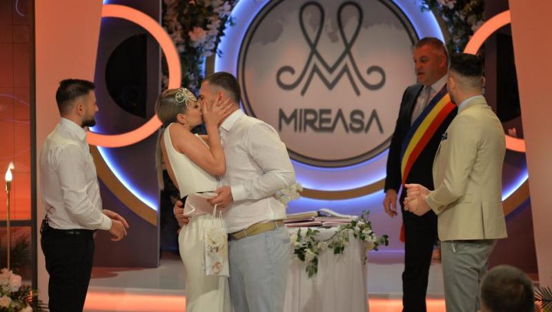 Ale și Ionuț de la Mireasa sezon 1 s-au căsătorit în Finală și acum l-au întâmpinat pe noul membru al familiei lor. Cuplul a publicat primele imagini cu nou-născutul.