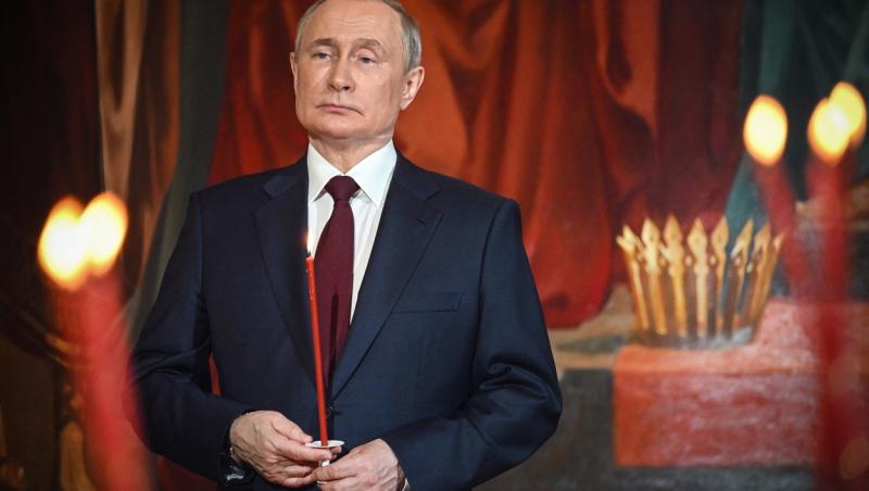 Primele imagini cu Vladimir Putin la Slujba de Înviere. Gestul cu care a surprins o lume întreagă