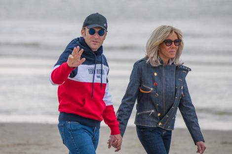 Brigitte Macron, apariție la plajă. Prima doamnă a Franței, ținută lejeră pentru o plimbare în natură
