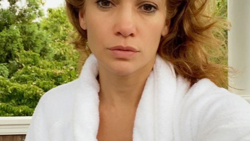 Jennifer Lopez s-a filmat fără strop de machiaj pe chip. Cum arată artista la 52 ani