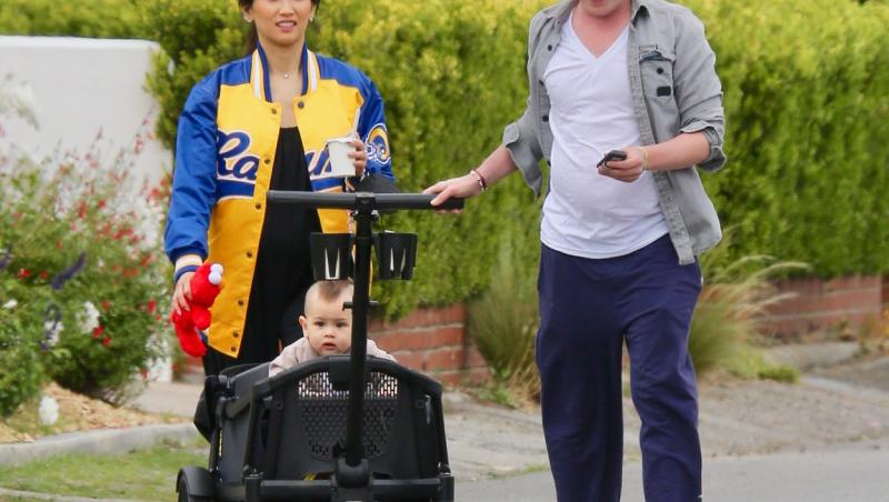 Macaulay Culkin, apariție rară alături de iubita lui și fiul lor. Cum au fost surprinși de paparazzi