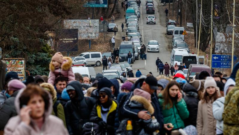 Ucraineni părăsindu-și țara din cauza războiului