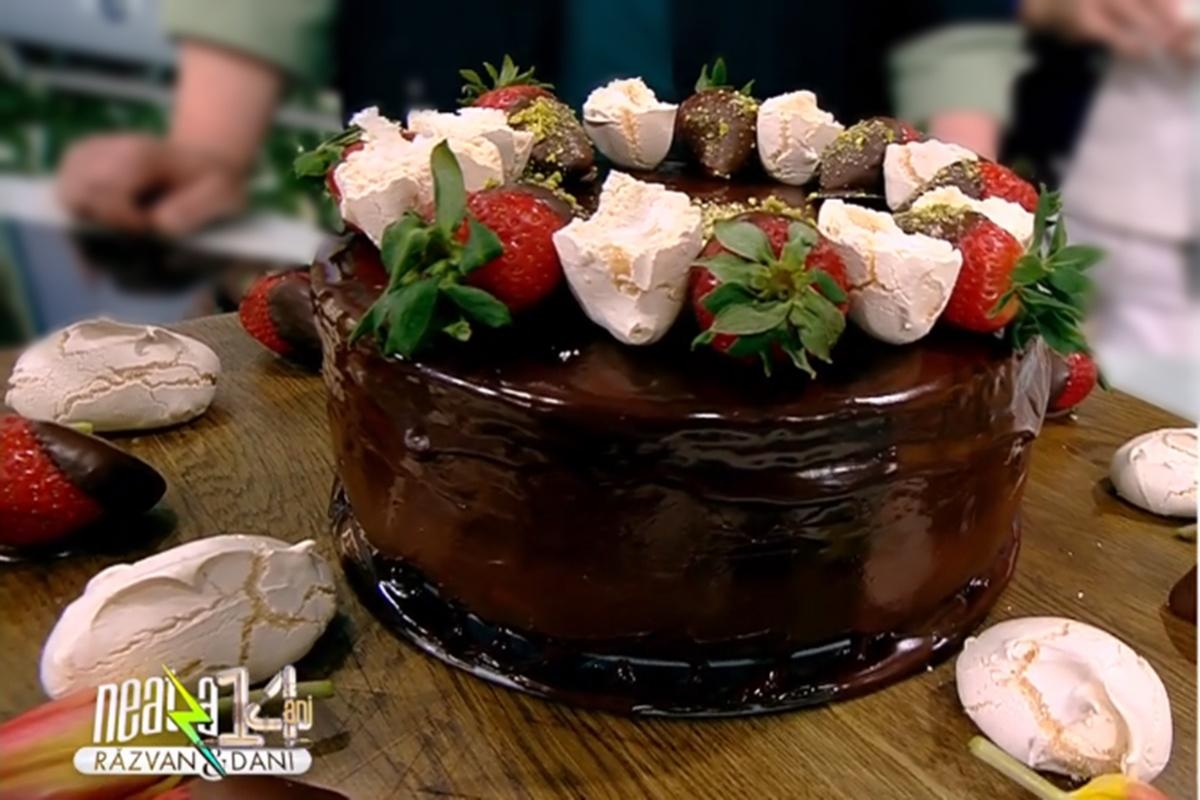 Tort magic de ciocolată cu căpșuni. Rețeta lui Vlăduț la Super Neatza, 8 aprilie 2022