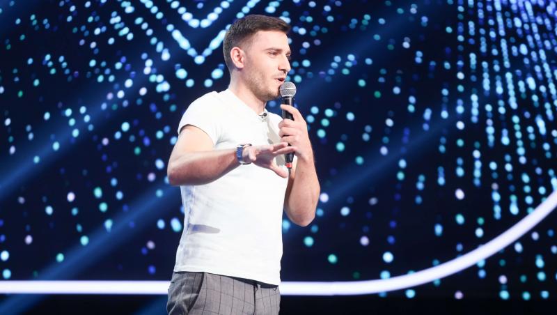 Alexandru Ghețan a revenit iUmor pentru un număr de stand-up de senzație. De cum a intrat în culise, Șerban Copoț la complimentat.