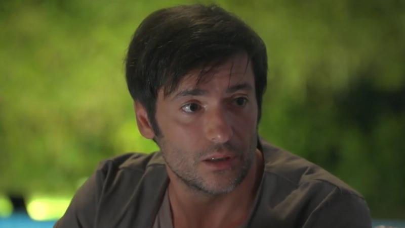 Insula Iubirii sezonul 6. Radu Vâlcan a apărut în toiul nopții la vila băieților și a cerut să discute cu Bogdan. Ce i-a propus