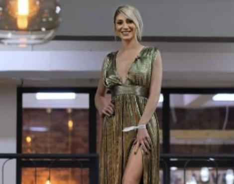 Mireasa 2022, sezonul 5. Maria Roman, într-o rochie elegantă, cu șliț adânc. Cum s-a pozat fosta concurentă
